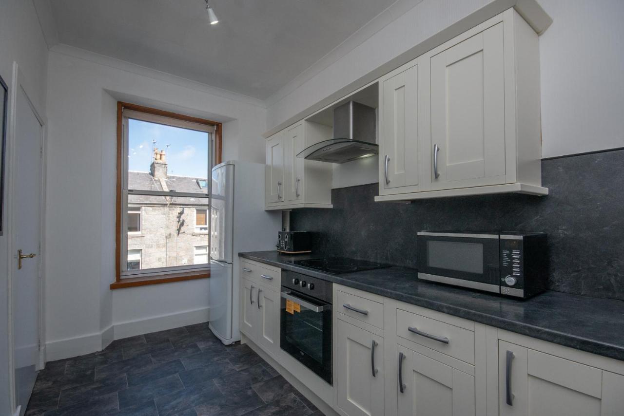 Dwellcome Home Ltd 1 Bed Apt, Half Mile To Union Street Yet Quiet, Free Parking, Fast Wifi, Ideal For Long Term Contractor, Etc Stays, Fully Equipped Kitchen, Regular Housekeeping Option - See Our Site For Assurance Aberdeen Exterior foto