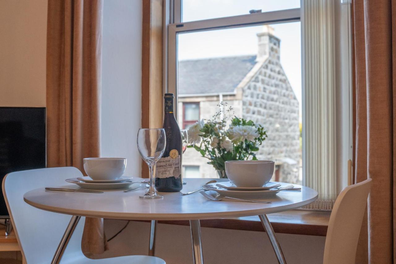 Dwellcome Home Ltd 1 Bed Apt, Half Mile To Union Street Yet Quiet, Free Parking, Fast Wifi, Ideal For Long Term Contractor, Etc Stays, Fully Equipped Kitchen, Regular Housekeeping Option - See Our Site For Assurance Aberdeen Exterior foto