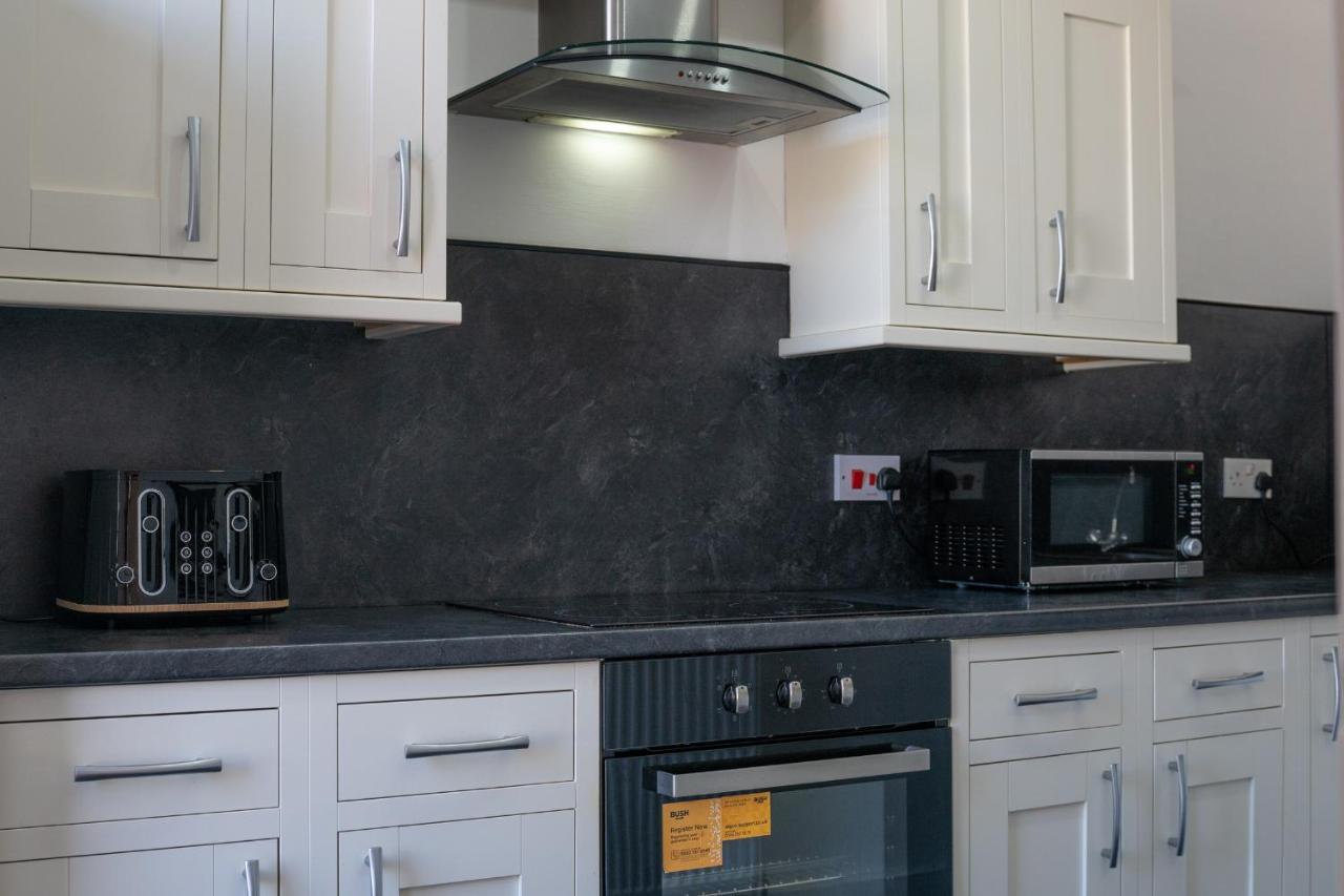 Dwellcome Home Ltd 1 Bed Apt, Half Mile To Union Street Yet Quiet, Free Parking, Fast Wifi, Ideal For Long Term Contractor, Etc Stays, Fully Equipped Kitchen, Regular Housekeeping Option - See Our Site For Assurance Aberdeen Exterior foto